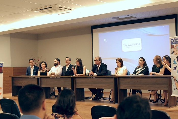 Residência Médica entrega certificados a especialistas e recebe nova turma