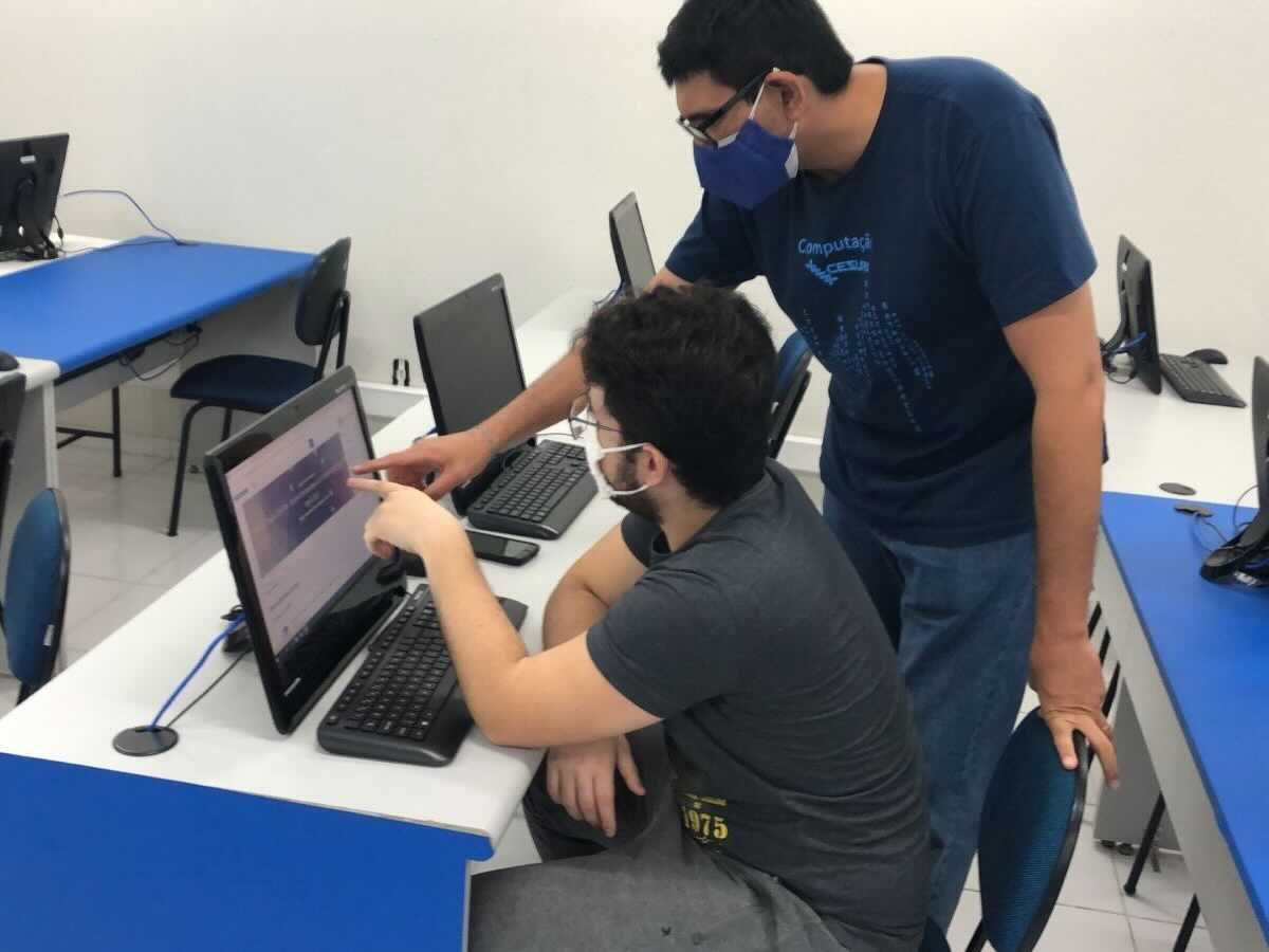 Alunos dos cursos de Computação são contratados em Feira de Empregos Google