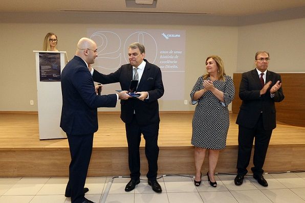 Homenagens marcam as duas décadas do curso de Direito do Cesupa