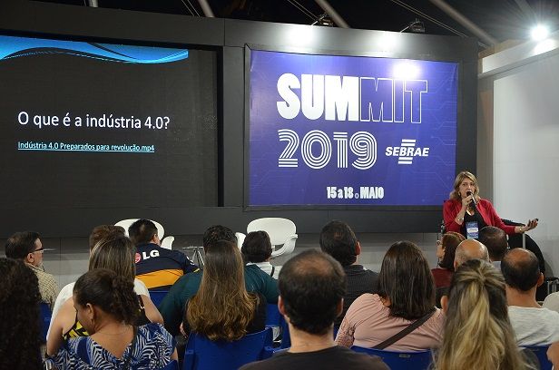 Coordenadora do curso de Engenharia Civil 4.0 fala sobre inovação durante a FIPA