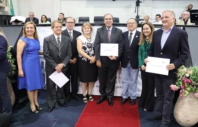 Professores são homenageados em celebração dos 100 anos da Faculdade de Medicina da UFPA