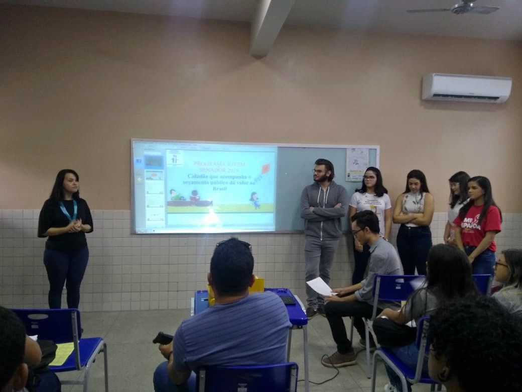 Universitários auxiliam estudantes de Ensino Médio em concurso nacional
