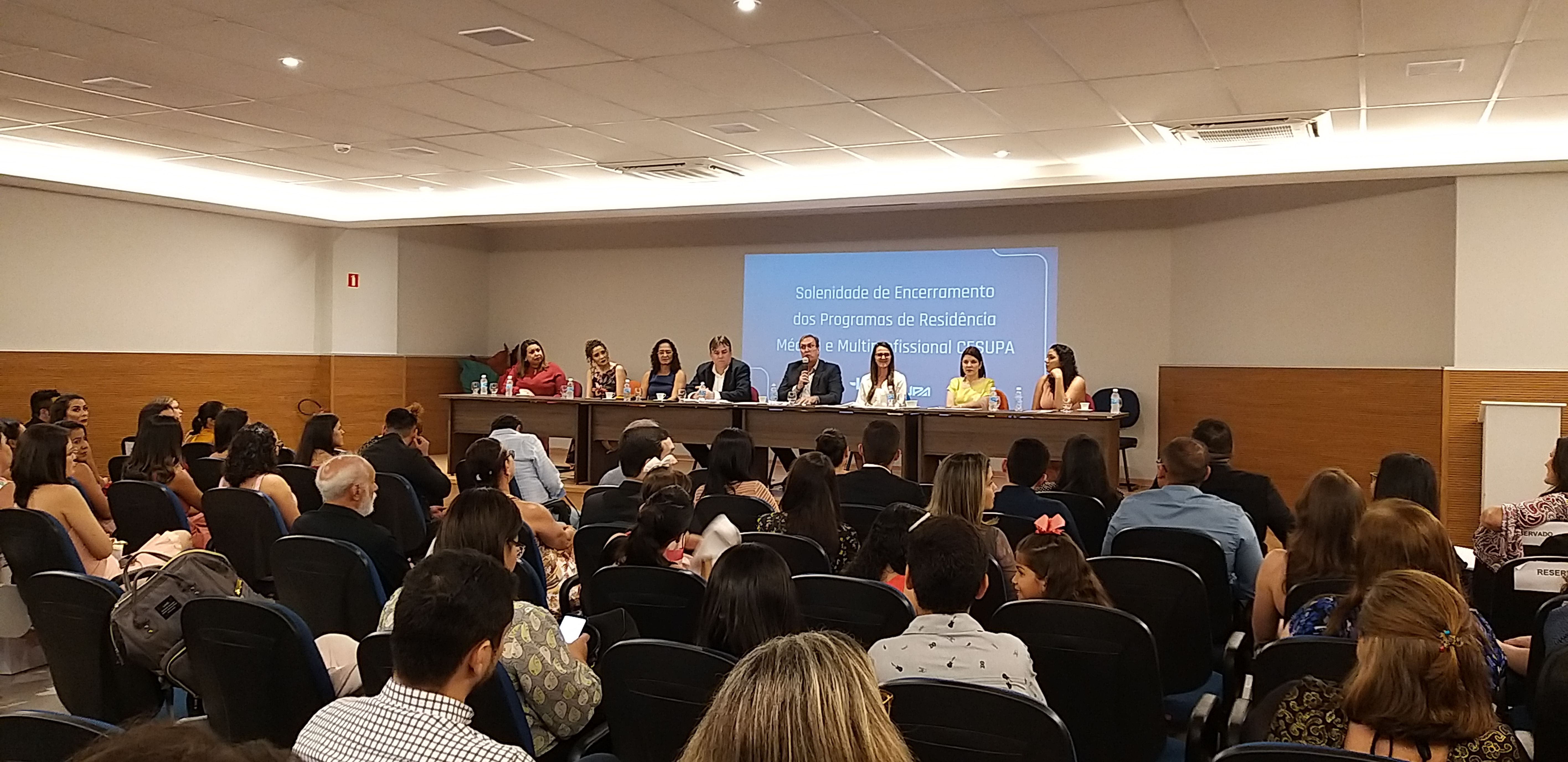 Cerimônia marca a entrega de certificado aos concluintes dos Programas de Residência Médica e Multiprofissional 