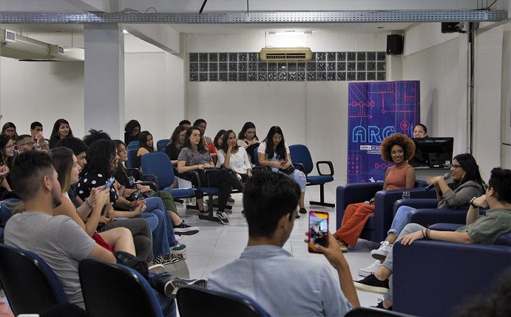 Comuniquê retorna com uma programação profissional, extensa e elogiada