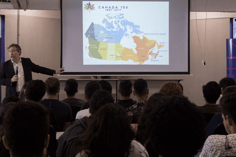Caldo apresenta oportunidades de estudos no Canadá para alunos do Cesupa