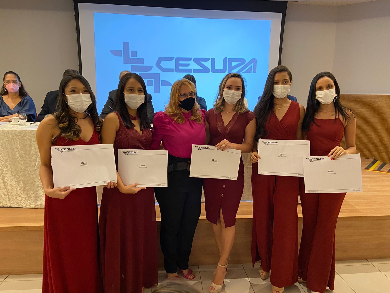 Cerimônia certifica 36 especialistas dos Programas de Residência Médica e Multiprofissional