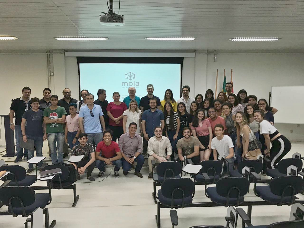 Criador do Mola Model dá aula de demonstração para alunos de Arquitetura e Engenharia Civil