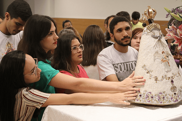 Imagem Peregrina de Nossa Senhora de Nazaré visita o Cesupa