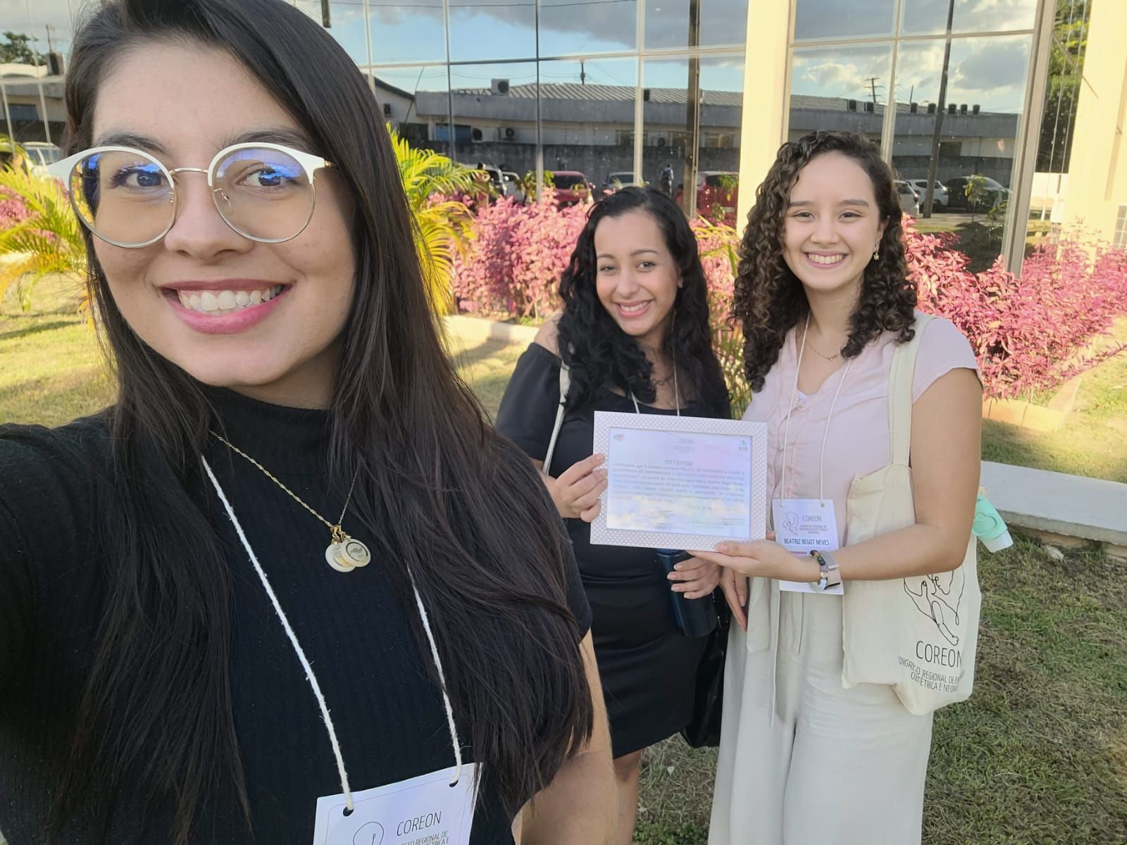 Egressas de Enfermagem recebem prêmio no I Congresso Regional de Enfermagem Obstétrica e Neonatal