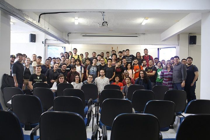 Estudantes conhecem empresas parceiras da Computação Amostra