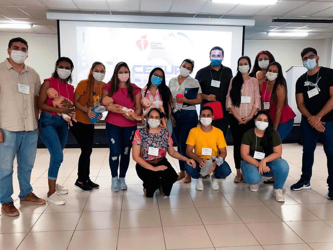 Profissionais e estudantes participam de curso em Suporte Básico de Vida