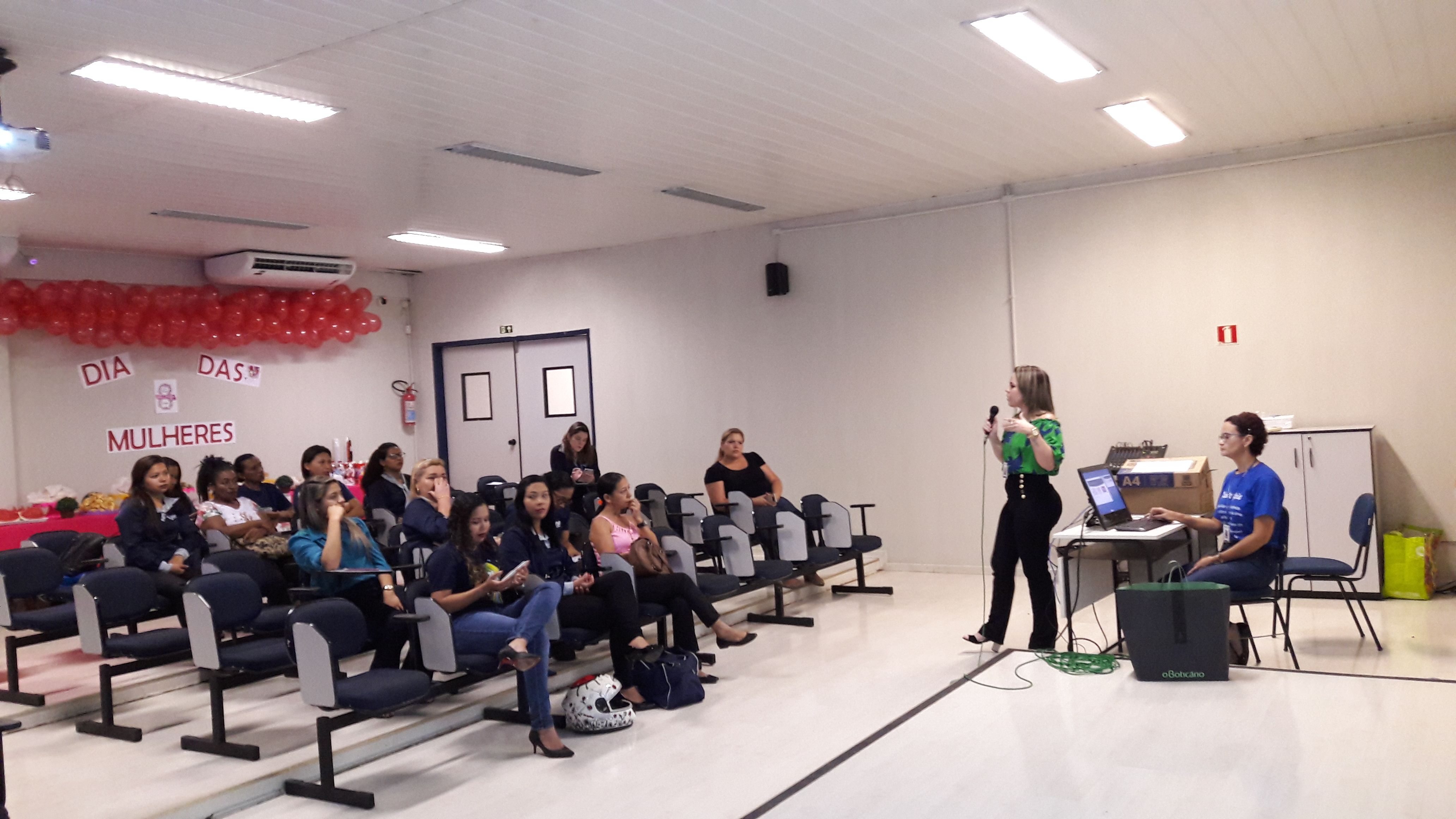 Dia da mulher é marcado com evento para as colaboradoras