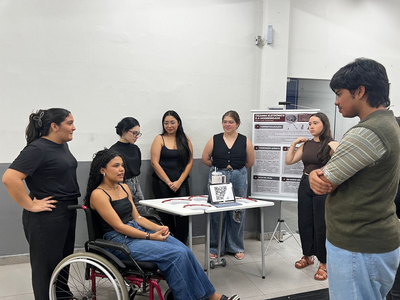 Estudantes de Psicologia realizam ação sobre interações medicamentosas