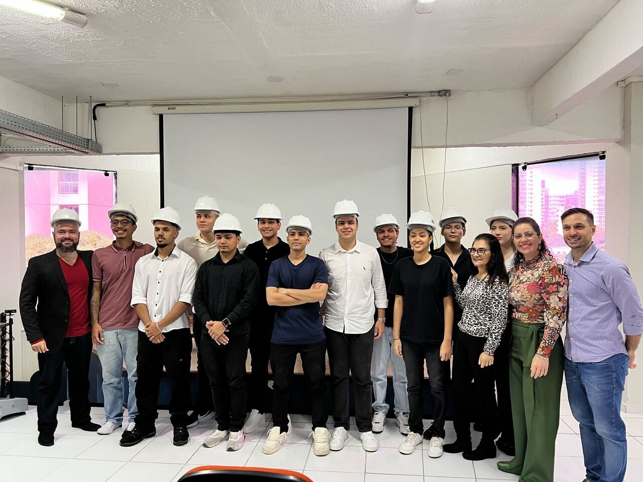 Cerimônia do Capacete marca transição acadêmica de calouros da Engenharia de Produção